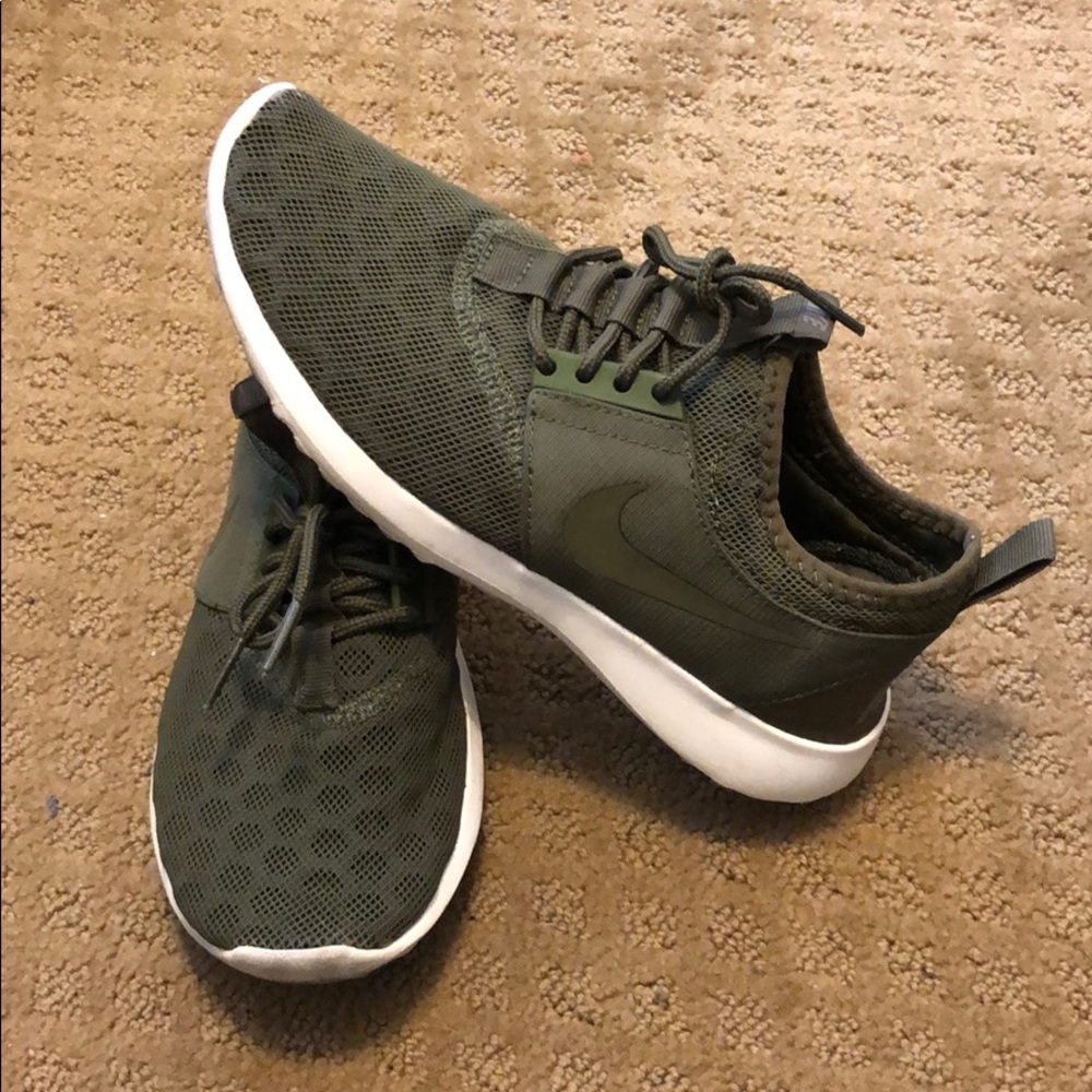 Nike - Olive Green